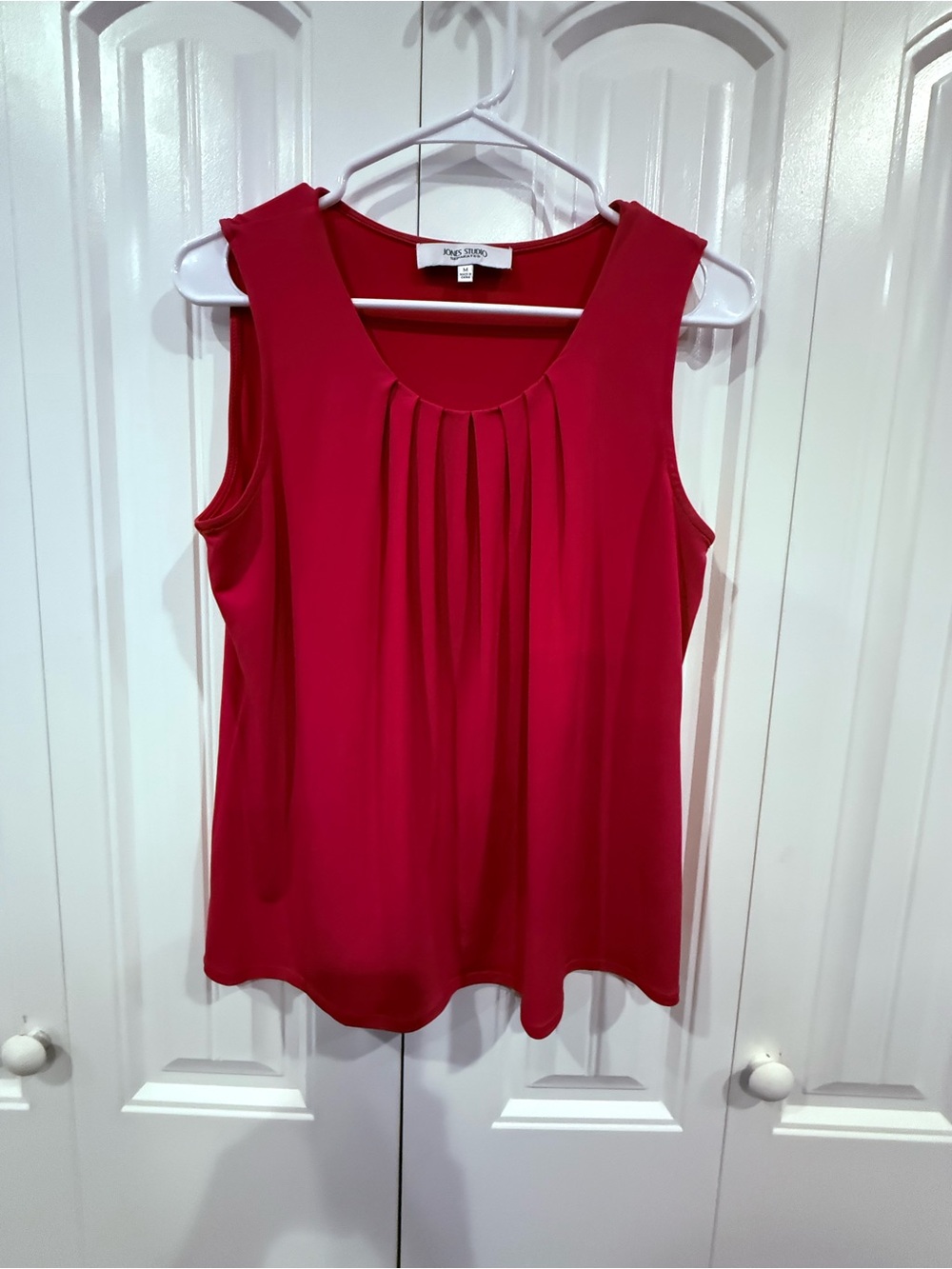 Jones Studio Sleeveless Pleated Front Red Tank Top Size Medium
